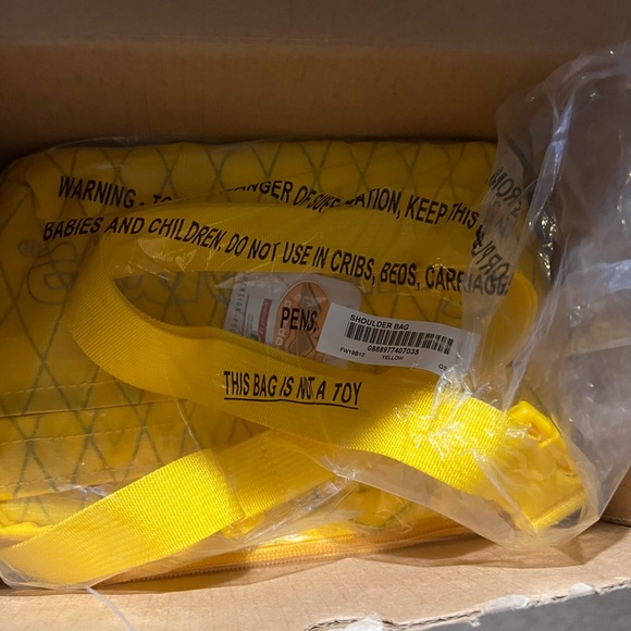 Yellow Supreme Shoulder Bag (FW18) with Supreme Candy 🍭 Necklace - Picture 4 of 6